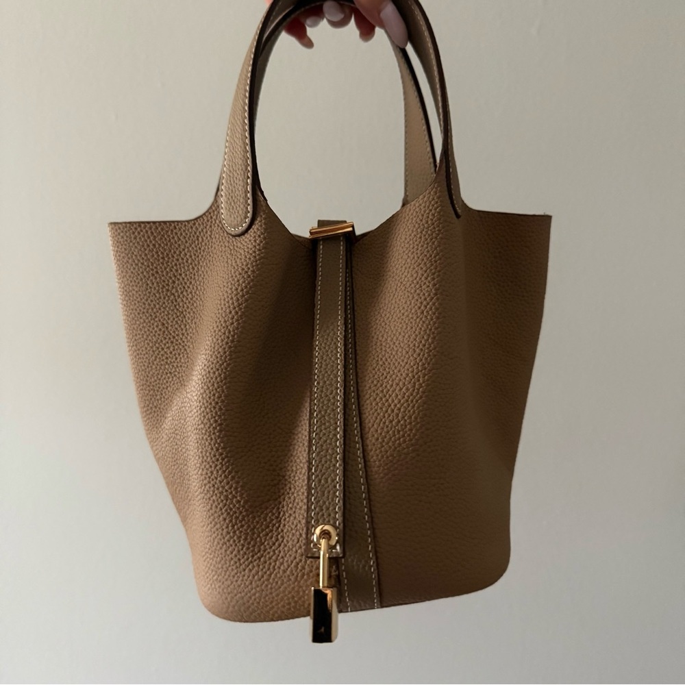 NEW | Women’s Leather Bucket Bag